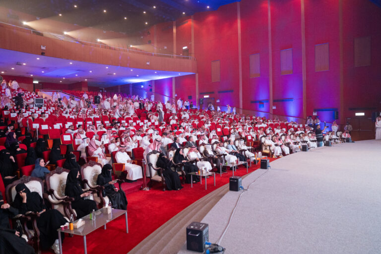 مدارس الجامعة تكرّم 552 طالبًا وطالبة في أمسية التميّز