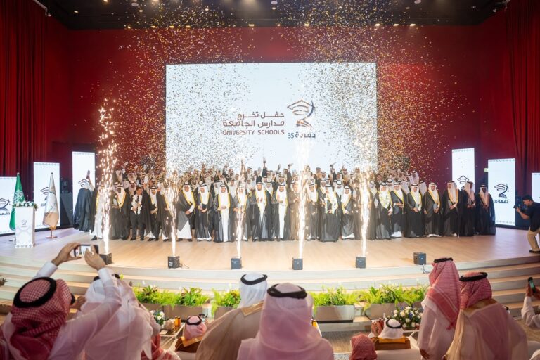 مدارس الجامعة تحتفي بتخريج الدفعة الخامسة والثلاثين
